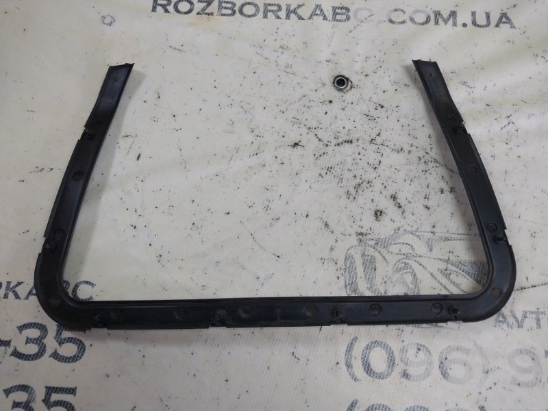 Уплотнитель капота Porsche Macan 95B CTMA Уплотнитель капота Porsche Macan 95B CTMA