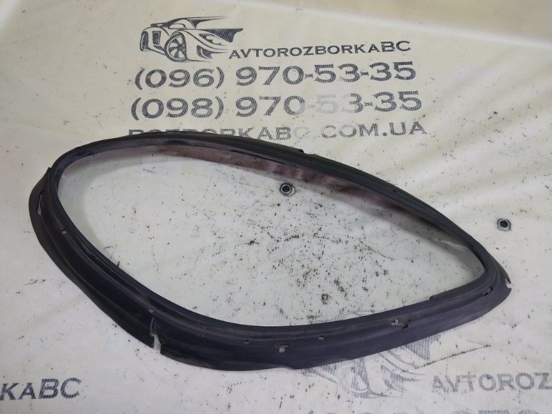 Запчасть пыльник фары Porsche Macan 2015 95B CTMA 95B941323D Б/У Пыльник фары Porsche Macan 2015 95B CTMA 95B941323D Б/У