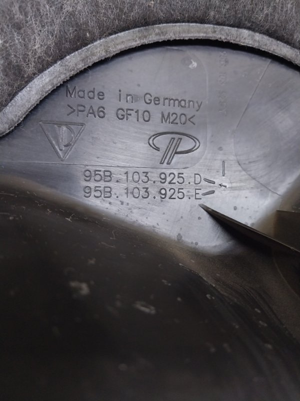 Декоративная крышка двигателя Macan 2015 95B CTMA Декоративная крышка двигателя Macan 2015 95B CTMA