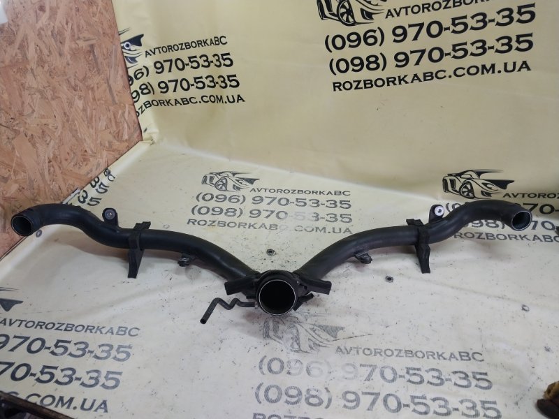 Запчасть патрубок интеркулера Porsche Macan 2015 95B CTMA 95B145762A Б/У Патрубок интеркулера Porsche Macan 2015 95B CTMA 95B145762A Б/У