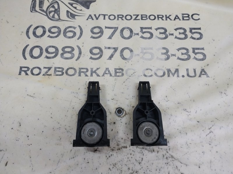 Запчасть кронштейни крепление радиатора Porsche Macan 2015 95B CTMA 95B121093A Б/У Кронштейни крепление радиатора Porsche Macan 2015 95B CTMA 95B121093A Б/У