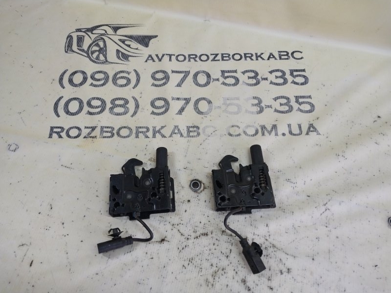 Запчасть замок капота Porsche Macan 2015 95B CTMA 95B823509A Б/У Замок капота Porsche Macan 2015 95B CTMA 95B823509A Б/У