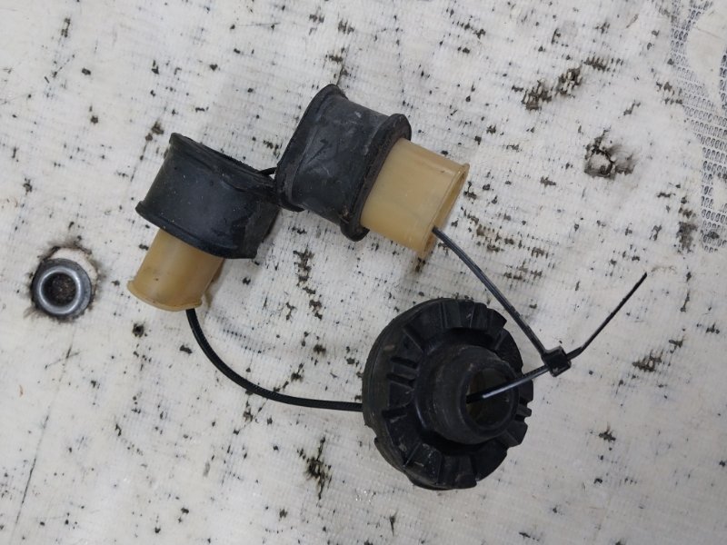 Подушка радиатора S5 2017 Coupe 3.0 CWGD Подушка радиатора S5 2017 Coupe 3.0 CWGD