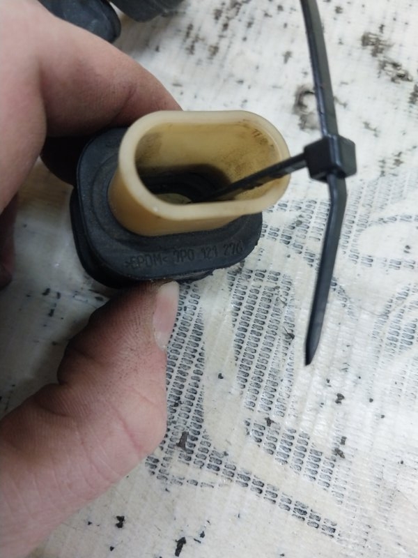 Подушка радиатора Audi S5 Coupe 3.0 CWGD Подушка радиатора Audi S5 Coupe 3.0 CWGD