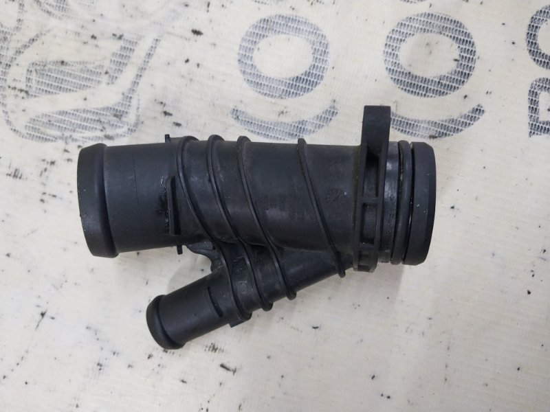 Флянец системы охлаждение Audi S5 Coupe 3.0 CWGD Флянец системы охлаждение Audi S5 Coupe 3.0 CWGD