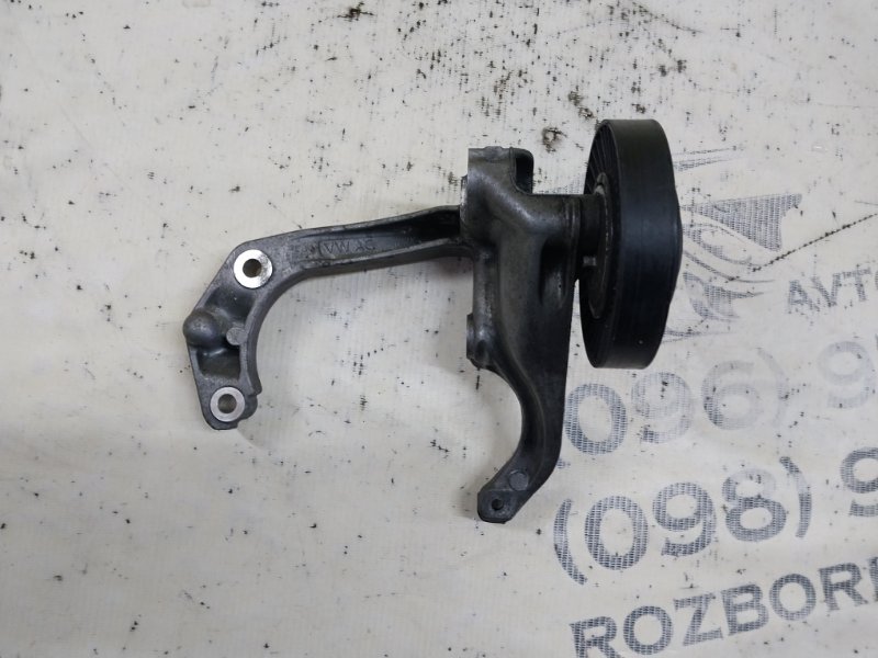 Кронштейн компрессора кондиционера S5 2017 Coupe 3.0 CWGD Кронштейн компрессора кондиционера S5 2017 Coupe 3.0 CWGD