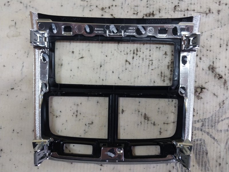 Накладка центральной консоли Volvo XC90 t27 Накладка центральной консоли Volvo XC90 t27