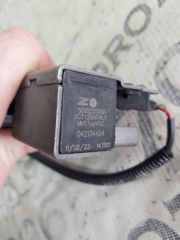 Замок капота Tiguan 2022 Tiguan 2 2.0 DTEA Замок капота Tiguan 2022 Tiguan 2 2.0 DTEA