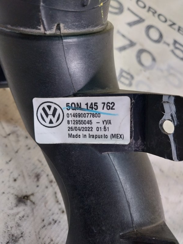 Патрубок интеркулера левый Volkswagen Tiguan Tiguan 2 2.0 DTEA Патрубок интеркулера левый Volkswagen Tiguan Tiguan 2 2.0 DTEA