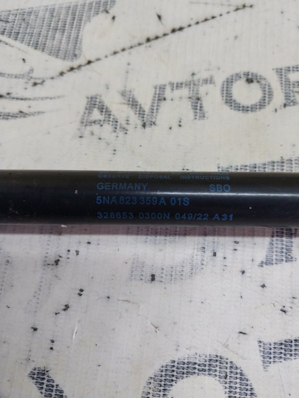 Амортизатор капота Tiguan 2022 Tiguan 2 2.0 DTEA Амортизатор капота Tiguan 2022 Tiguan 2 2.0 DTEA