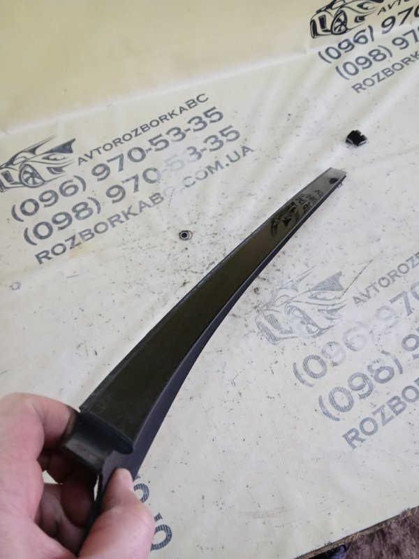 Молдинг лобового стекла передний правый GLC 300 2019 X253 27492031635081 Молдинг лобового стекла передний правый GLC 300 2019 X253 27492031635081