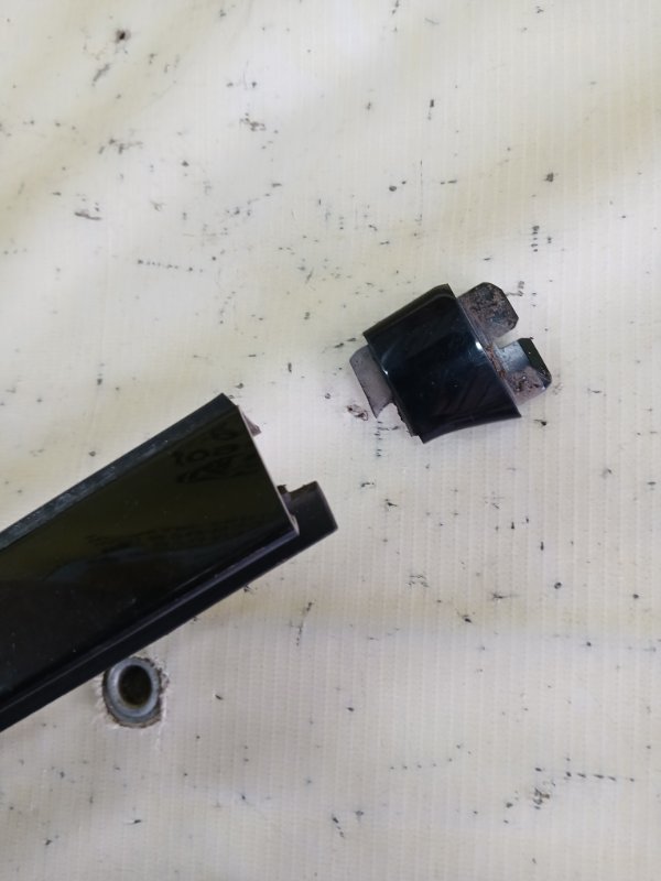 Молдинг лобового стекла передний правый Mercedes-Benz GLC 300 X253 27492031635081 Молдинг лобового стекла передний правый Mercedes-Benz GLC 300 X253 27492031635081