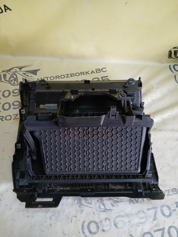 Бардачок передний правый Volkswagen Tiguan Allspace 2.0 DGUA Бардачок передний правый Volkswagen Tiguan Allspace 2.0 DGUA