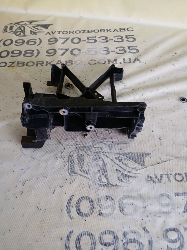 Кронштейн панели радиаторов правый Mercedes-Benz GLC 300 X253 27492031635081 Кронштейн панели радиаторов правый Mercedes-Benz GLC 300 X253 27492031635081