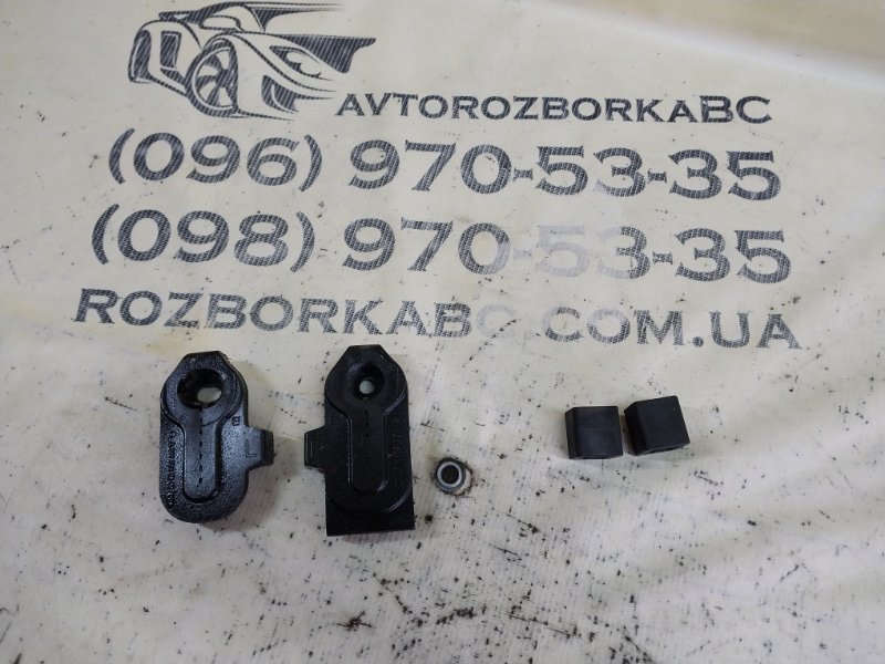 Запчасть подушка радиатора Mercedes-Benz GLB 2020 X247 D260920(D19) A 247 504 04 00 Б/У Подушка радиатора Mercedes-Benz GLB 2020 X247 D260920(D19) A 247 504 04 00 Б/У