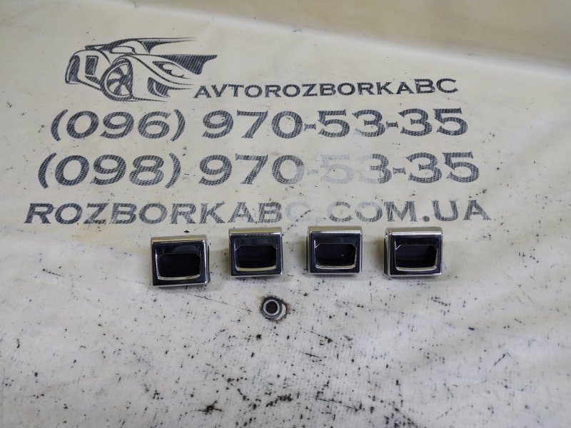 Запчасть крючок салона Audi Q8 2019 3.0 DCBD 4M0864203B4PK Б/У Крючок салона Audi Q8 2019 3.0 DCBD 4M0864203B4PK Б/У