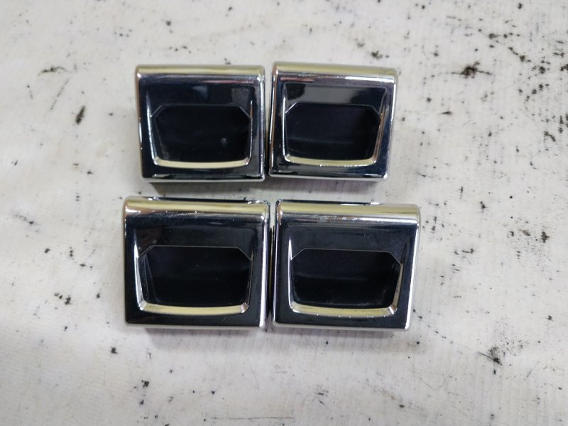 Крючок салона Q8 2019 3.0 DCBD Крючок салона Q8 2019 3.0 DCBD