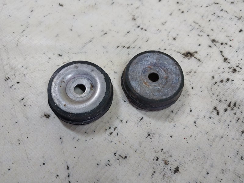 Крепление радиатора Audi Q8 3.0 DCBD Крепление радиатора Audi Q8 3.0 DCBD