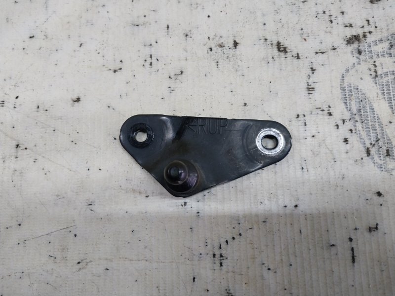 Кронштейн амортизатора кришки багажника правый Q8 2019 3.0 DCBD