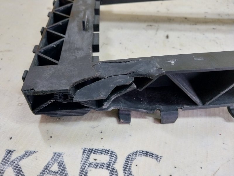 Дефлектор радиатора GLB 2020 X247 D260920(D19) Дефлектор радиатора GLB 2020 X247 D260920(D19)