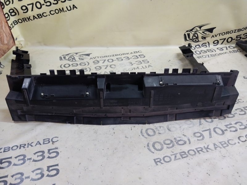 Дефлектор радиатора GLB 2020 X247 D260920(D19) Дефлектор радиатора GLB 2020 X247 D260920(D19)