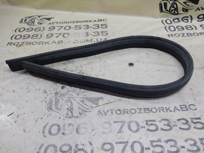 Уплотнитель капота GLB 2020 X247 D260920(D19) Уплотнитель капота GLB 2020 X247 D260920(D19)