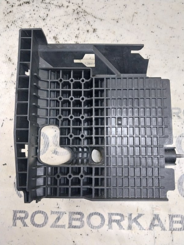 Крышка короба аккумулятора GLB 2020 X247 D260920(D19) Крышка короба аккумулятора GLB 2020 X247 D260920(D19)