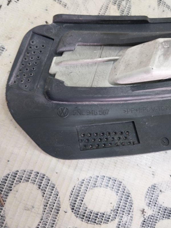 Катафот бампера Tiguan 2022 Tiguan 2 2.0 DTEA Катафот бампера Tiguan 2022 Tiguan 2 2.0 DTEA