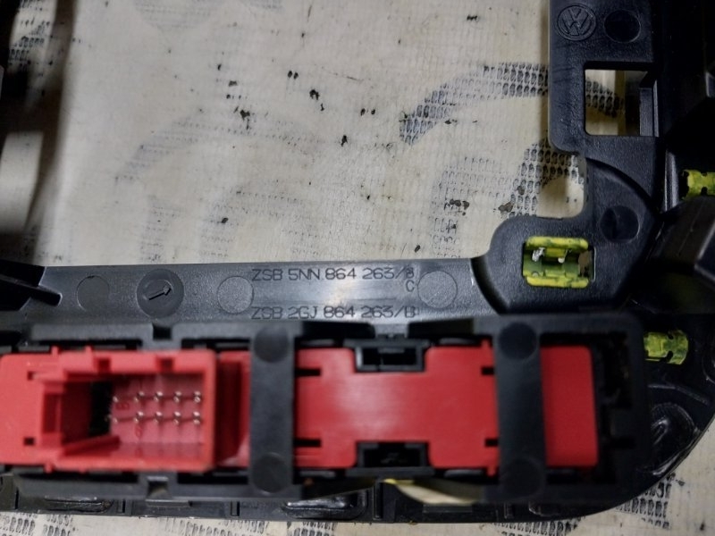 Накладка на кулису Tiguan 2022 Tiguan 2 2.0 DTEA Накладка на кулису Tiguan 2022 Tiguan 2 2.0 DTEA