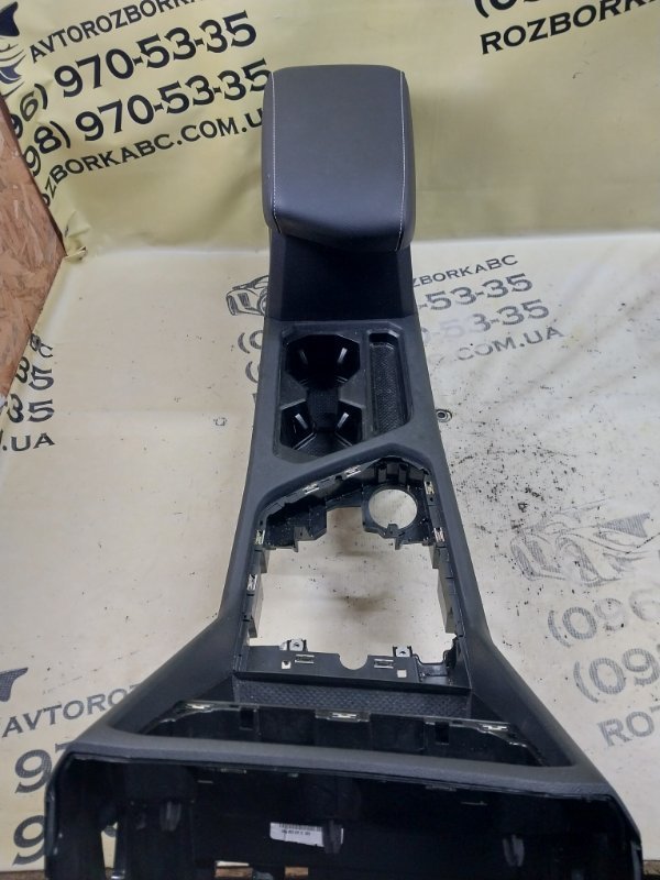 Центральна консоль с подлокотником Tiguan 2022 Tiguan 2 2.0 DTEA Центральна консоль с подлокотником Tiguan 2022 Tiguan 2 2.0 DTEA