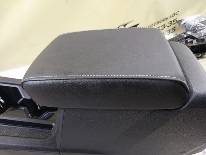 Центральна консоль с подлокотником Tiguan 2022 Tiguan 2 2.0 DTEA Центральна консоль с подлокотником Tiguan 2022 Tiguan 2 2.0 DTEA