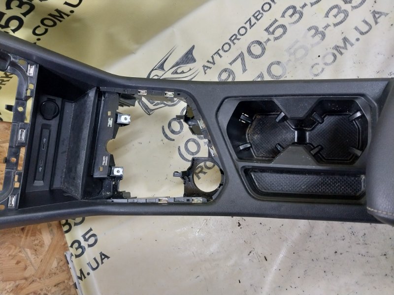 Центральна консоль с подлокотником Tiguan 2022 Tiguan 2 2.0 DTEA Центральна консоль с подлокотником Tiguan 2022 Tiguan 2 2.0 DTEA