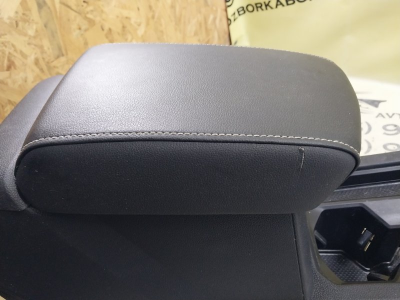 Центральна консоль с подлокотником Tiguan 2022 Tiguan 2 2.0 DTEA Центральна консоль с подлокотником Tiguan 2022 Tiguan 2 2.0 DTEA