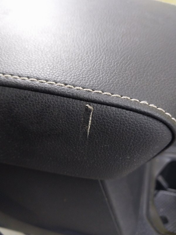 Центральна консоль с подлокотником Tiguan 2022 Tiguan 2 2.0 DTEA Центральна консоль с подлокотником Tiguan 2022 Tiguan 2 2.0 DTEA