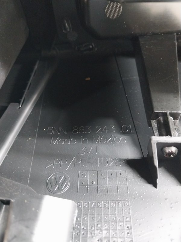 Центральна консоль с подлокотником Tiguan 2022 Tiguan 2 2.0 DTEA Центральна консоль с подлокотником Tiguan 2022 Tiguan 2 2.0 DTEA