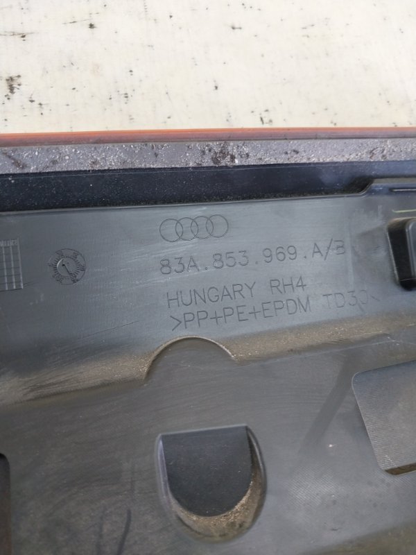 Накладка двери задняя левая Q3 2021 83A 2.0 CZRA Накладка двери задняя левая Q3 2021 83A 2.0 CZRA