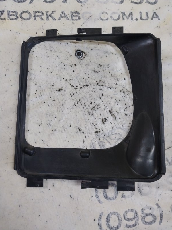 Дефлектор радиатора левый Macan 2015 95B CTMA Дефлектор радиатора левый Macan 2015 95B CTMA