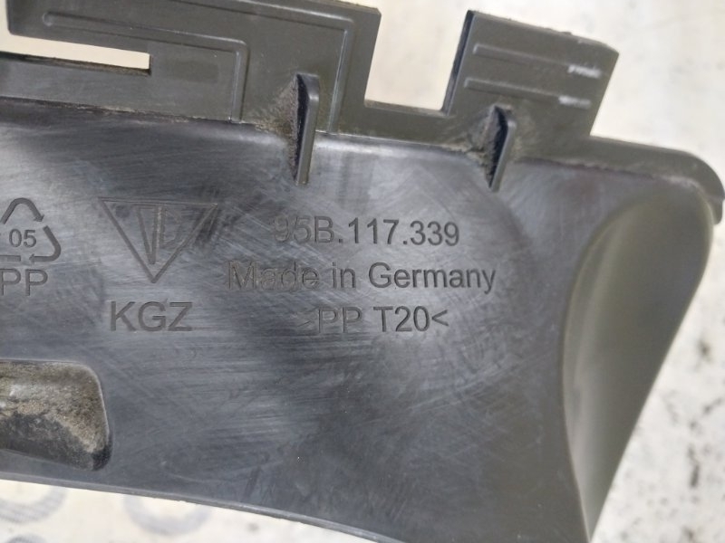 Дефлектор радиатора левый Macan 2015 95B CTMA Дефлектор радиатора левый Macan 2015 95B CTMA