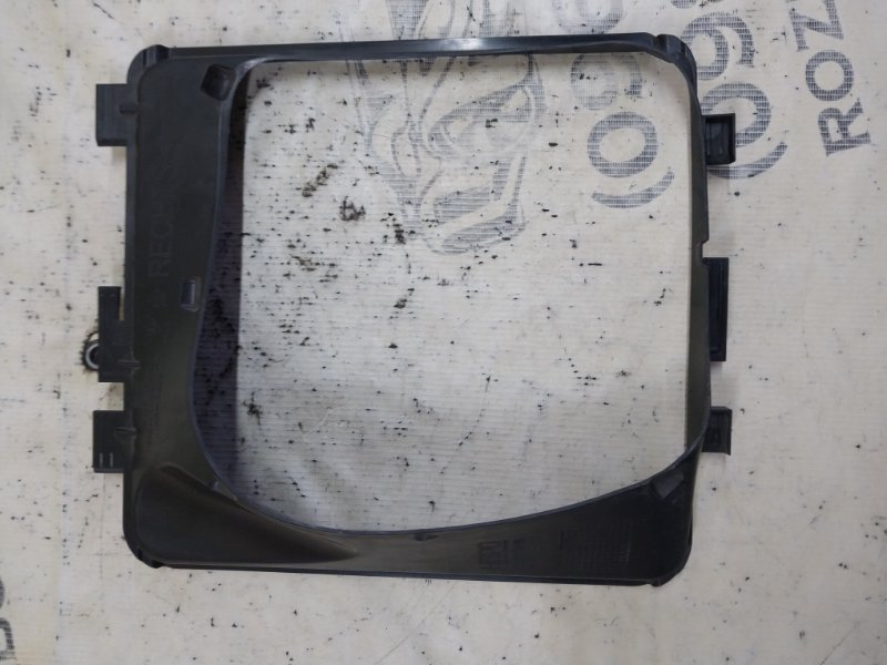 Дефлектор радиатора правый Macan 2015 95B CTMA Дефлектор радиатора правый Macan 2015 95B CTMA