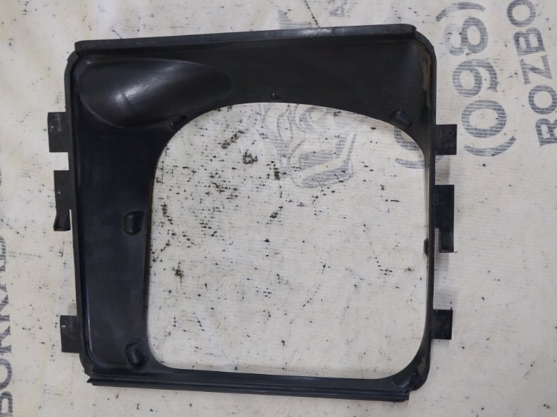 Дефлектор радиатора правый Macan 2015 95B CTMA Дефлектор радиатора правый Macan 2015 95B CTMA