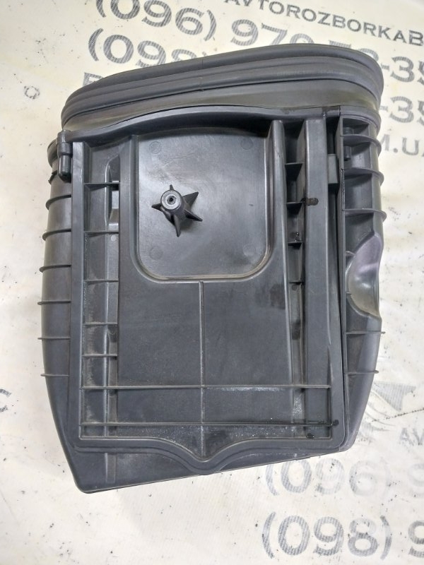 Корпус воздушного фильтра левый Macan 2015 95B CTMA Корпус воздушного фильтра левый Macan 2015 95B CTMA