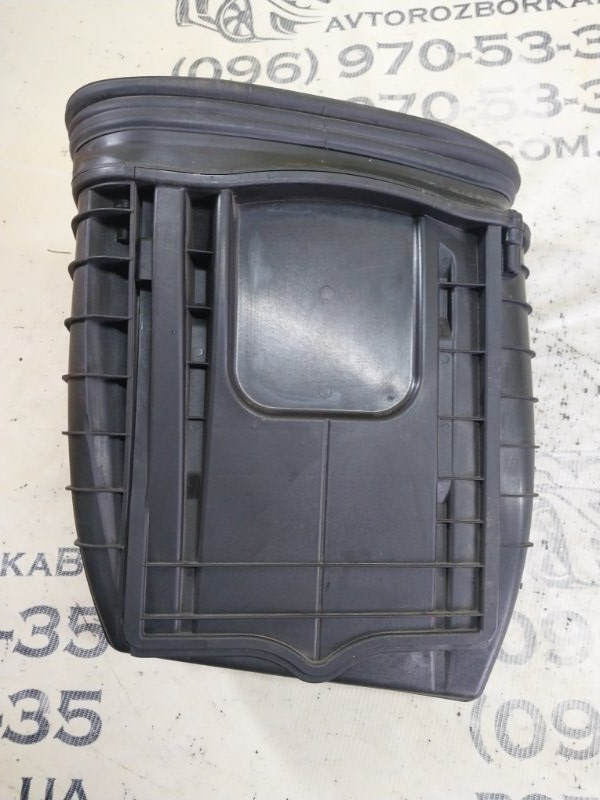 Корпус воздушного фильтра правый Macan 2015 95B CTMA Корпус воздушного фильтра правый Macan 2015 95B CTMA