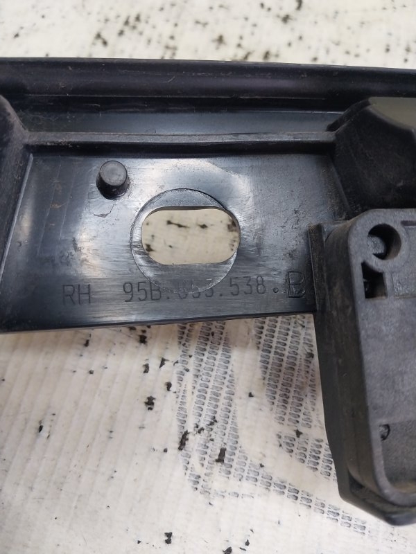 Кронштейн порога задний правый Macan 2015 95B CTMA Кронштейн порога задний правый Macan 2015 95B CTMA