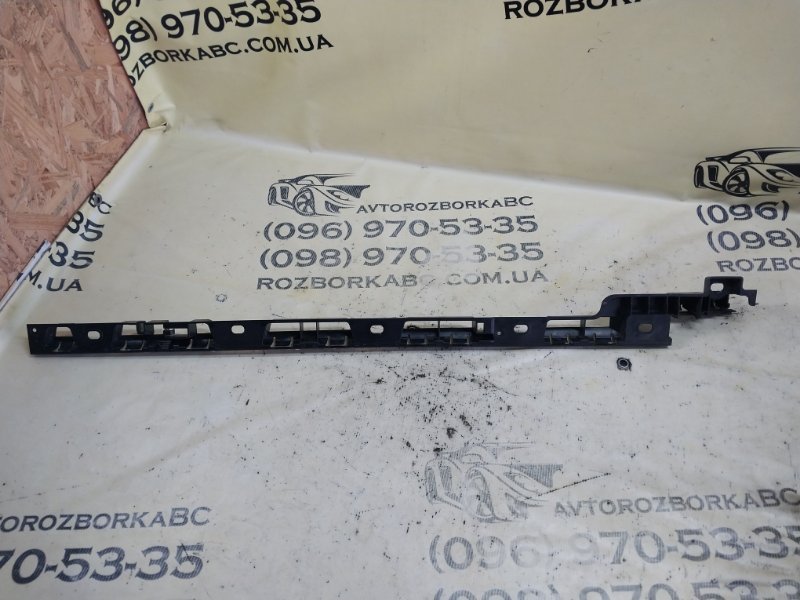 Запчасть кронштейн порога передний правый Porsche Macan 2015 95B CTMA 95B 853 558 A Б/У Кронштейн порога передний правый Porsche Macan 2015 95B CTMA 95B 853 558 A Б/У