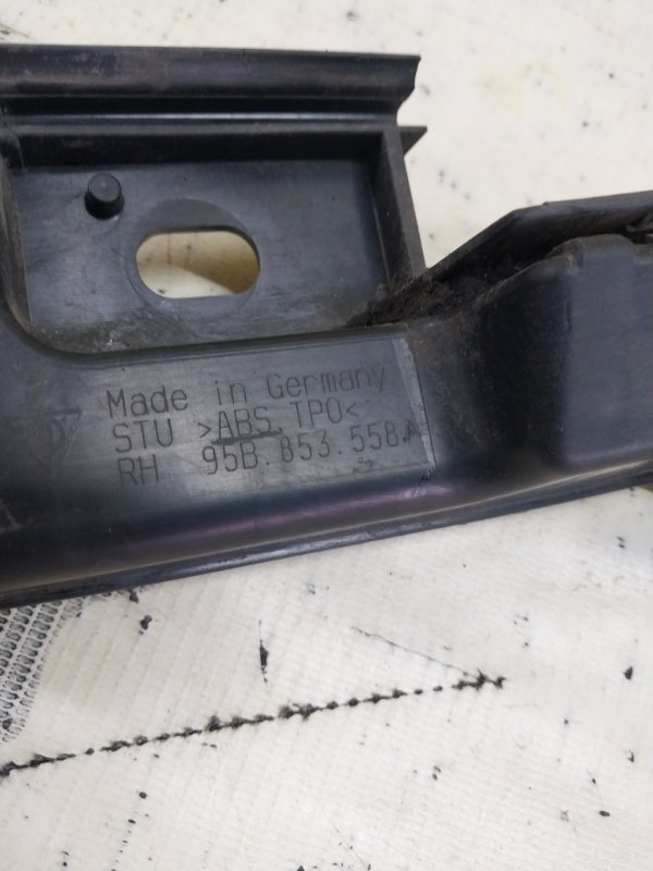 Кронштейн порога передний правый Porsche Macan 95B CTMA Кронштейн порога передний правый Porsche Macan 95B CTMA