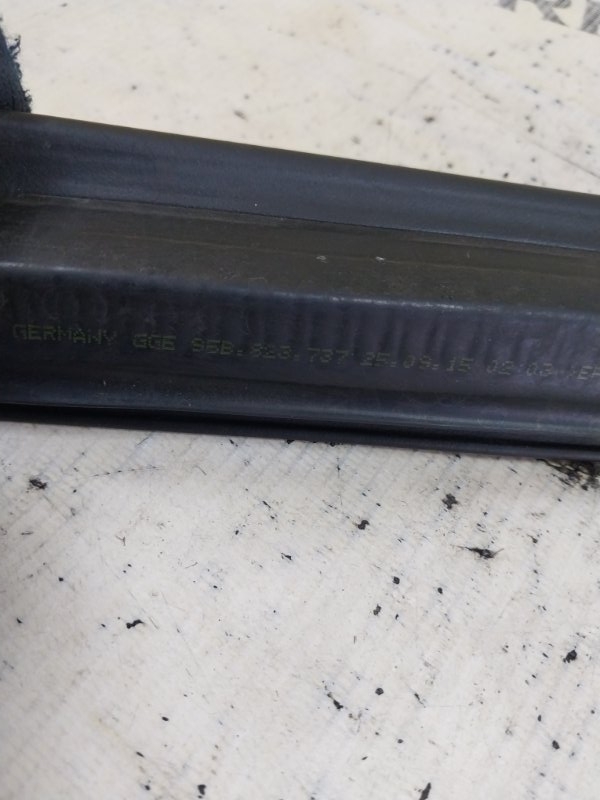 Уплотнитель капота Macan 2015 95B CTMA Уплотнитель капота Macan 2015 95B CTMA