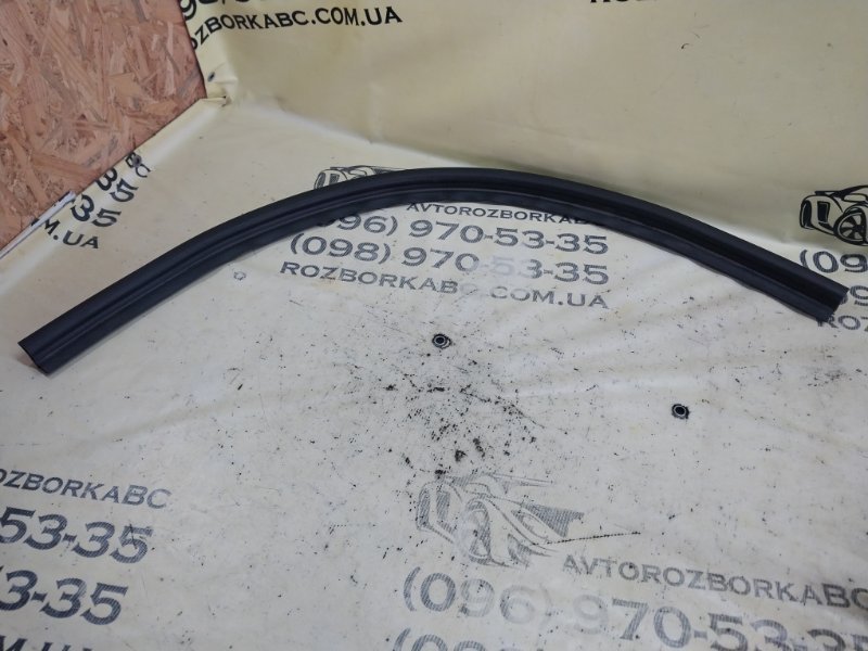 Уплотнитель капота Porsche Macan 95B CTMA Уплотнитель капота Porsche Macan 95B CTMA