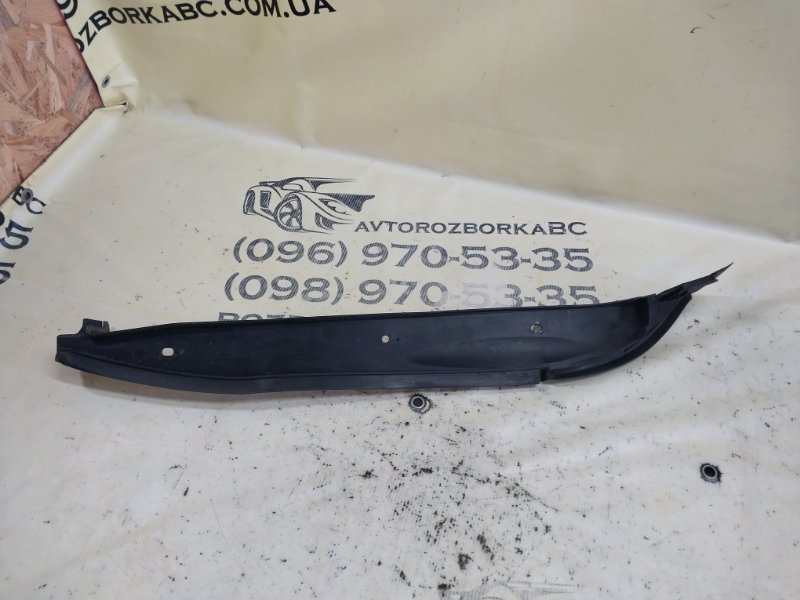 Уплотнитель крыла левый Macan 2015 95B CTMA Уплотнитель крыла левый Macan 2015 95B CTMA