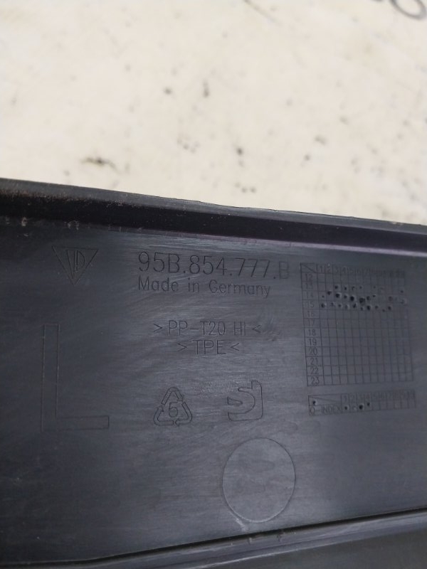 Уплотнитель крыла левый Porsche Macan 95B CTMA Уплотнитель крыла левый Porsche Macan 95B CTMA