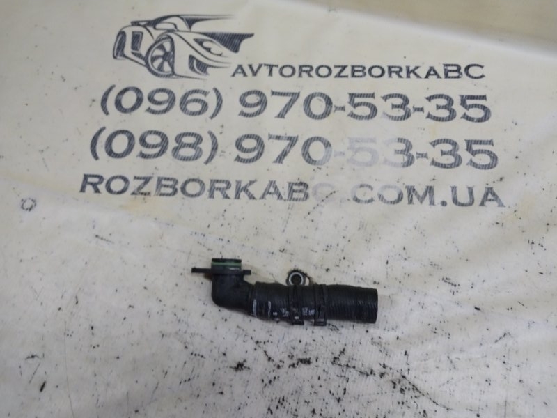 Запчасть трубка интеркуллера Porsche Macan 2015 95B CTMA 95B145977 Б/У Трубка интеркуллера Porsche Macan 2015 95B CTMA 95B145977 Б/У